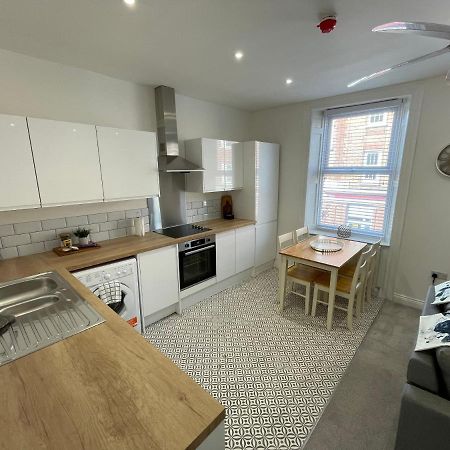 Apartment #2 - At 12 Story St Kingston upon Hull Bagian luar foto